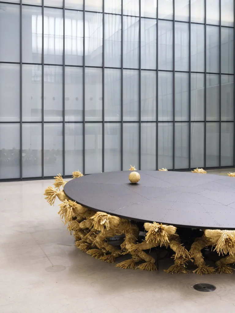 mesa redonda Choi U Ram